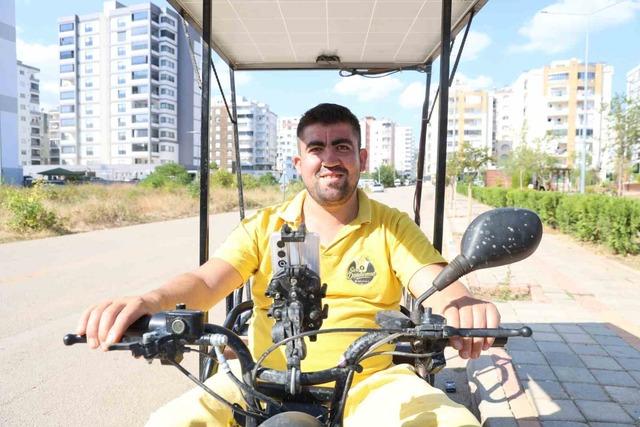 Adana sıcağını avantaja &ccedil;evirdi: Dondurma sattığı motosikletine g&uuml;neş paneli taktırdı 1