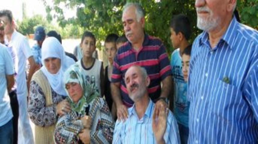 Şehidin annesi Naziye ile babası Sami Elitok