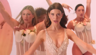 Beren Saat'e teklif yağıyor: 2 milyon verenler bile var...