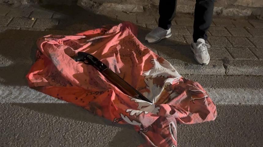 &Ouml;nce polisi &ccedil;ağırdılar, sonra ekiplere direndiler