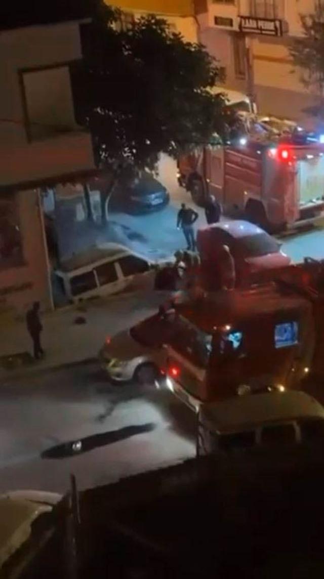 Esenyurt&rsquo;ta hara&ccedil; vermeyince oto galeriyi kundakladılar 2