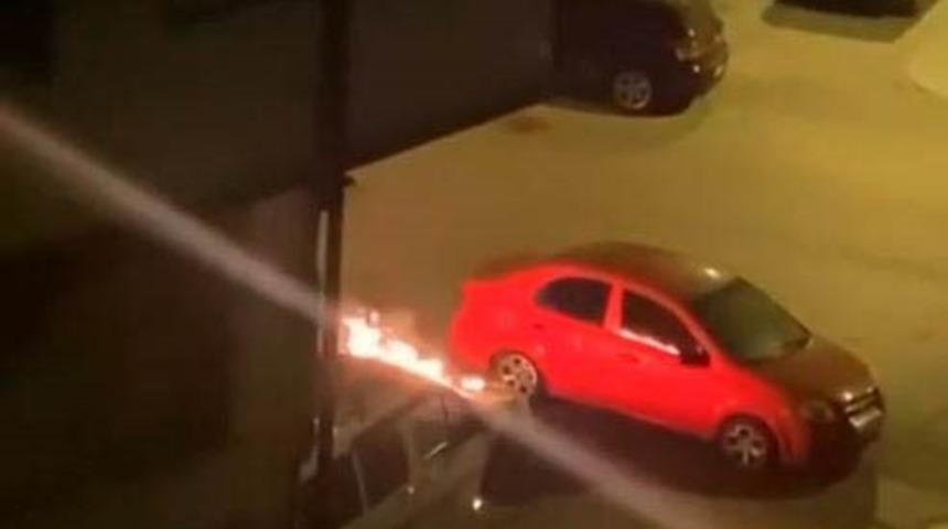 Esenyurt&rsquo;ta hara&ccedil; vermeyince oto galeriyi kundakladılar