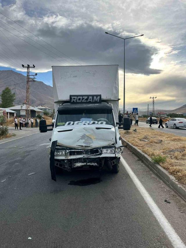 Van’da trafik kazası: 3 yaralı 2
