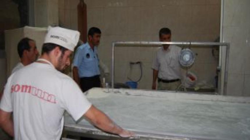 Orhaneli’nde fırınlar ve marketler denetledi