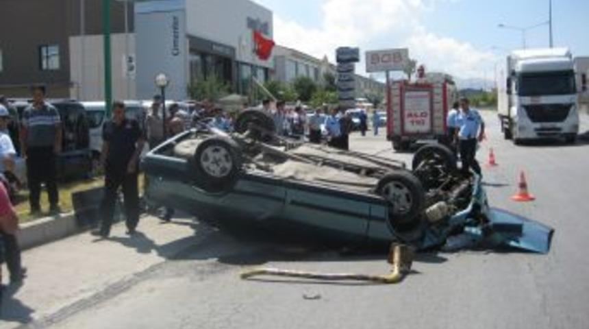 Hurdaya d&ouml;nen ara&ccedil;tan iki kardeş sağ &ccedil;ıktı