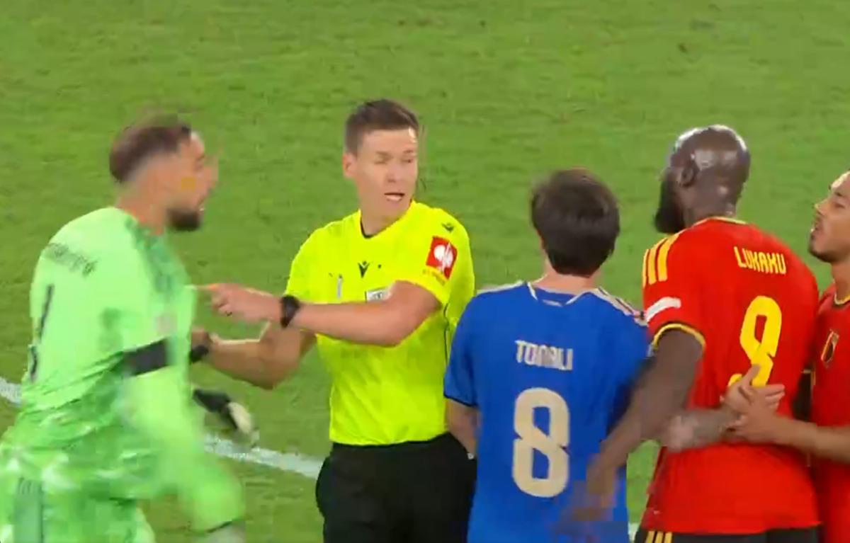 Uluslar Ligi nde dev olay! Fenerbah&ccedil;eli Lukaku ile Donnarumma kafa kafaya girdi 1