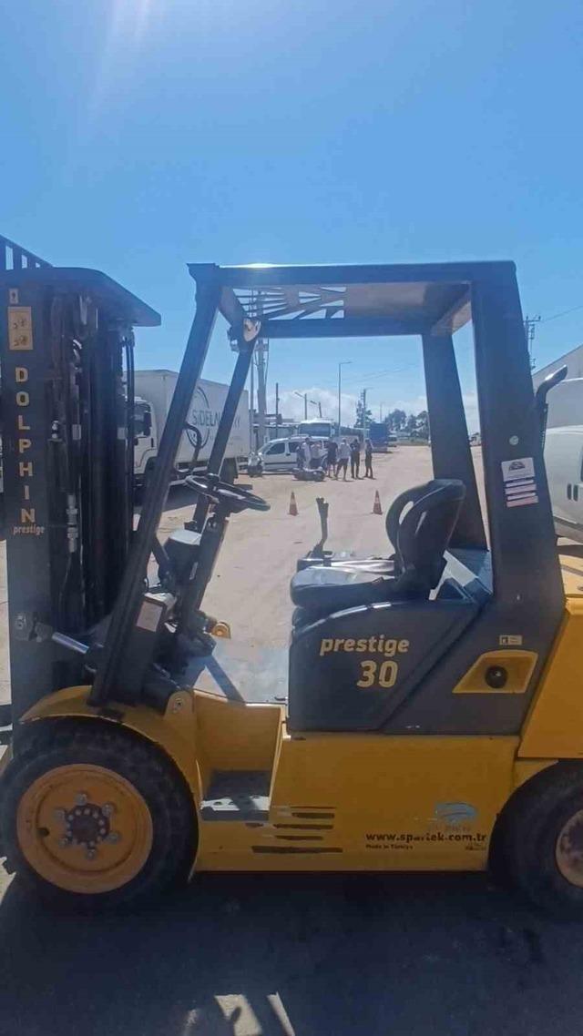 Forkliftin vinç demirine başını çarpan motosiklet sürücüsü kaldırıldığı hastanede öldü 6