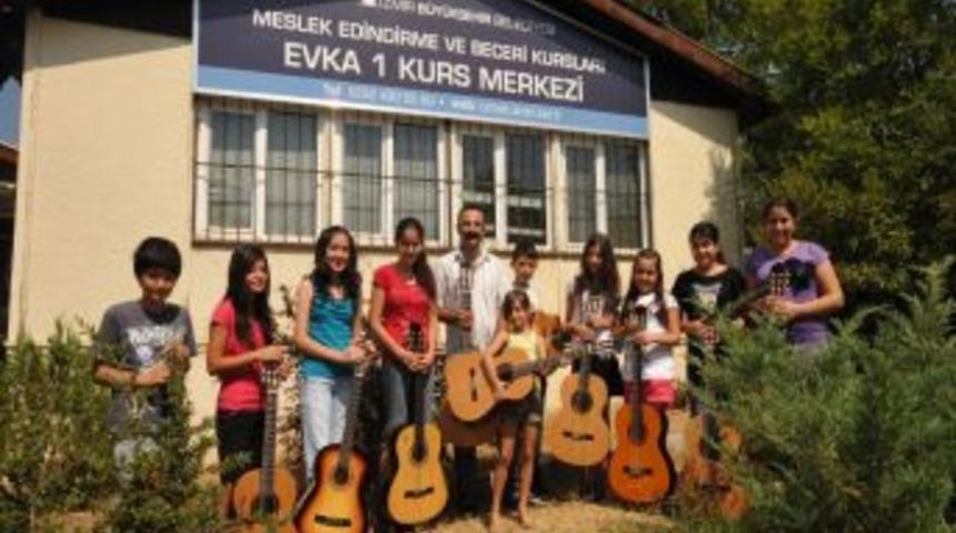 İzmir B&uuml;y&uuml;kşehir Belediyesi yaz okulu devam ediyor