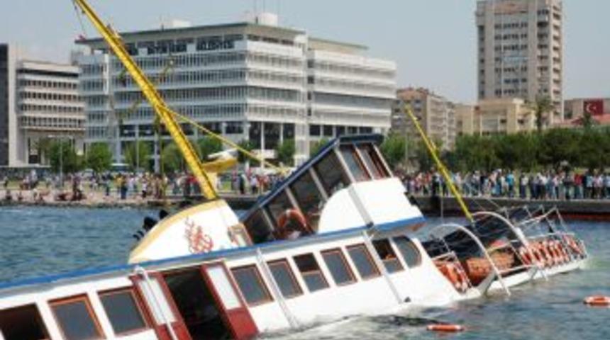 İzmir'de batan vapurun çıkarılma ihalesi iptal edildi