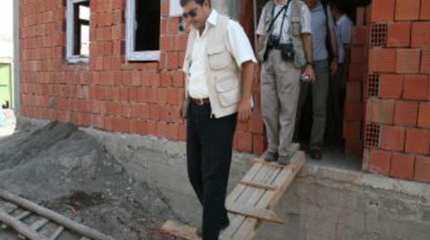 Vali Yardımcısı Balcı, afet konutlarında incelemelerde bulundu