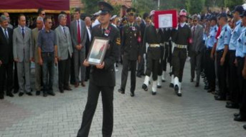 Kırıkkale 153. şehidini g&ouml;zyaşlarıyla uğurladı