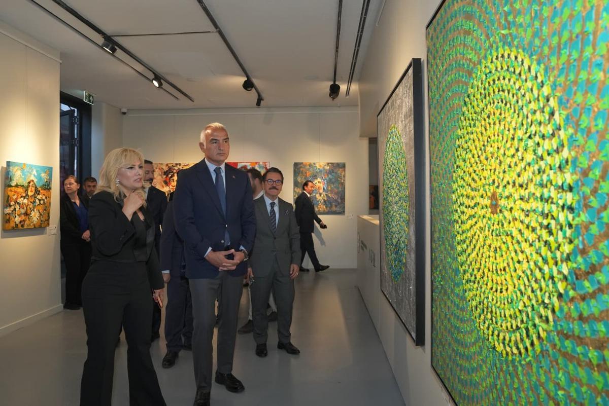 İstanbul&rsquo;da k&uuml;lt&uuml;r yolu heyecanı: 400&rsquo;den fazla etkinlikle sanat ş&ouml;leni başladı 1