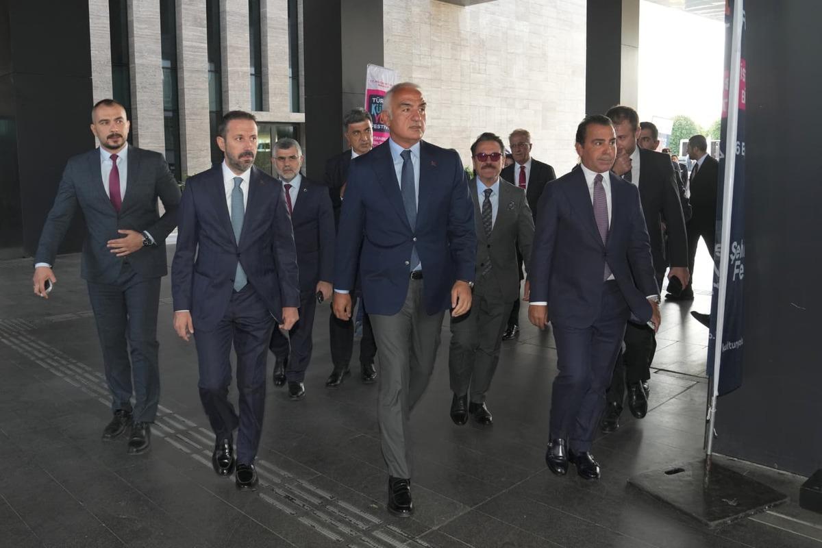 İstanbul&rsquo;da k&uuml;lt&uuml;r yolu heyecanı: 400&rsquo;den fazla etkinlikle sanat ş&ouml;leni başladı 3