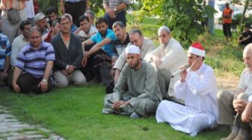 Afyonkarahisarlılar Somali i&ccedil;in yağmur duasına &ccedil;ıktı