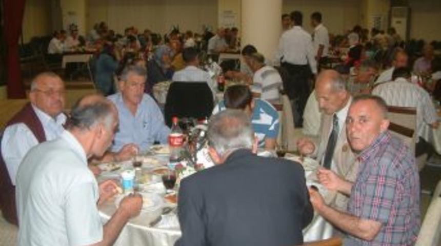 Gen&ccedil; D&Uuml;SİAD, şehit aileleri ile gazilere iftar verdi