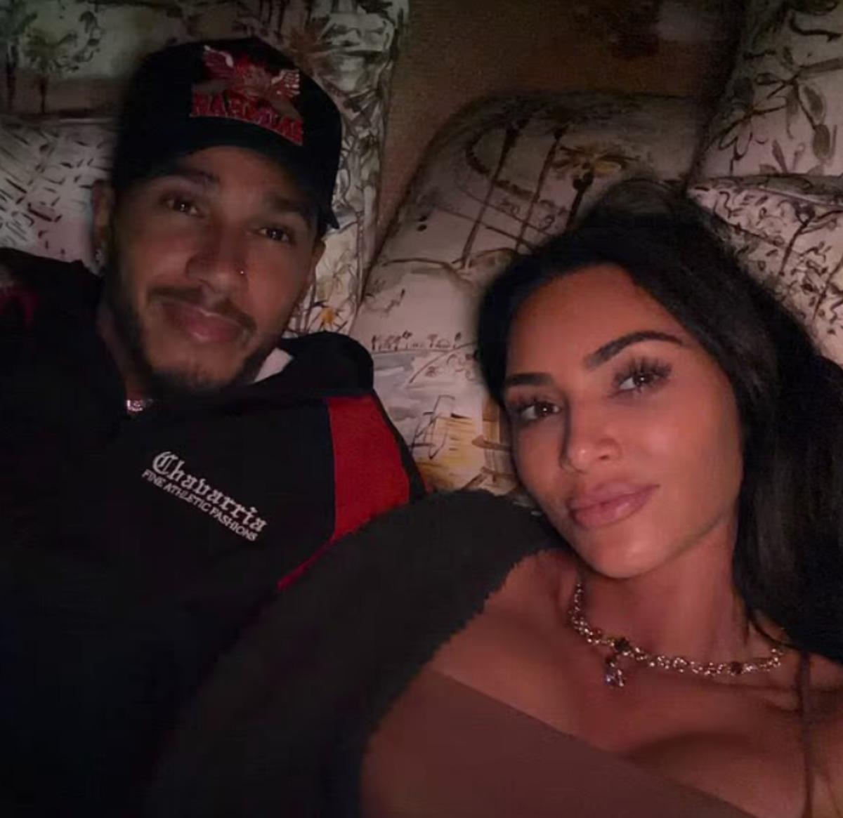 Kim Kardashian ile Lewis Hamilton dan Paris te aşk pozu! Eyfel Kulesi nin altında öpüştüler 2