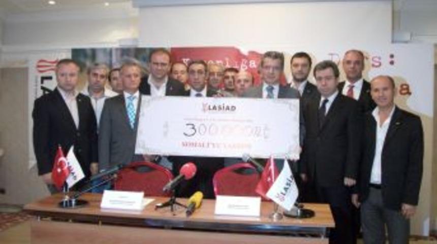 Laleli işadamlarından Somali&rsquo;ye 300 bin liralık yardım