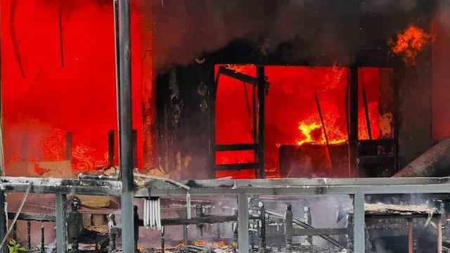 Sakarya’da restoran alevlere teslim oldu, çok sayıda ekip sevk edildi