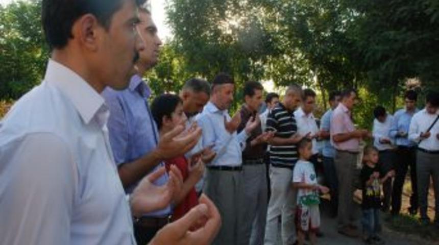 Somali i&ccedil;in yağmur duasına &ccedil;ıktılar