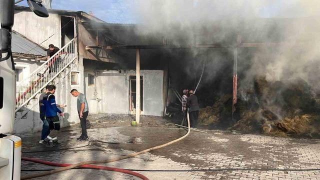 Yurtbekler köyünde samanlık alevlere teslim oldu 3