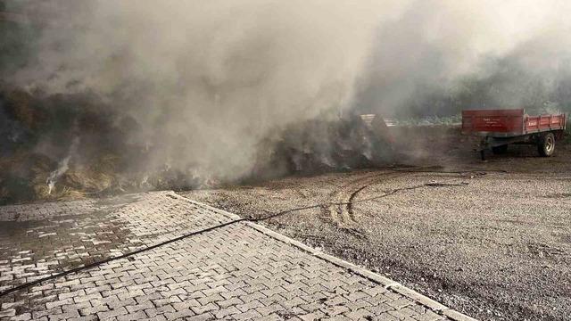 Yurtbekler köyünde samanlık alevlere teslim oldu 2