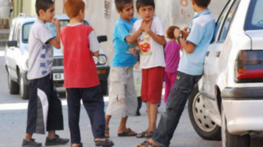 Otomobilde havasız kalan &ccedil;ocuk &ouml;ld&uuml;