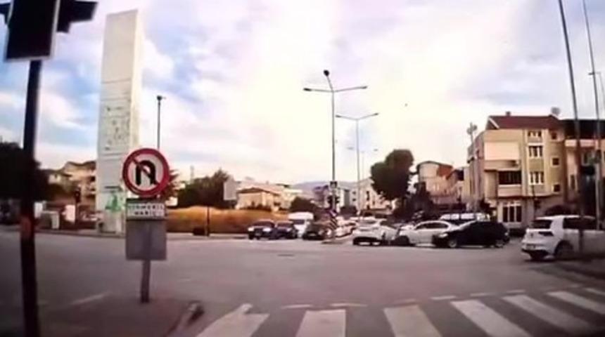 Hatalı d&ouml;n&uuml;ş yapan otomobil kazaya neden oldu