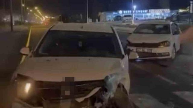 Mardin’de iki otomobil çarpıştı: 3 yaralı