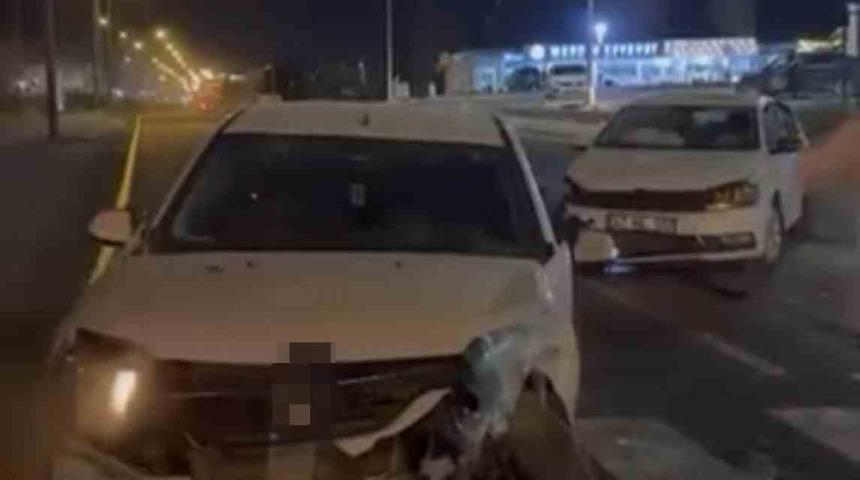 Mardin&rsquo;de iki otomobil &ccedil;arpıştı: 3 yaralı