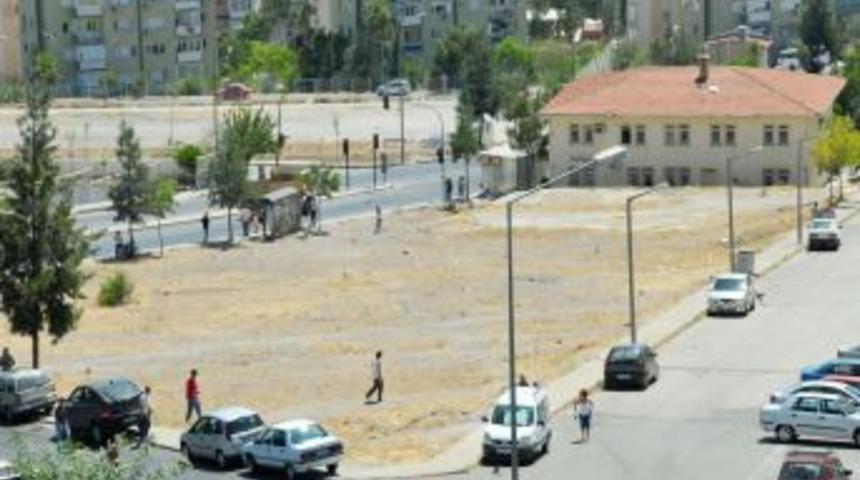 Bornova Evka-4 Pazaryeri&rsquo;nde ilk kazma vuruluyor