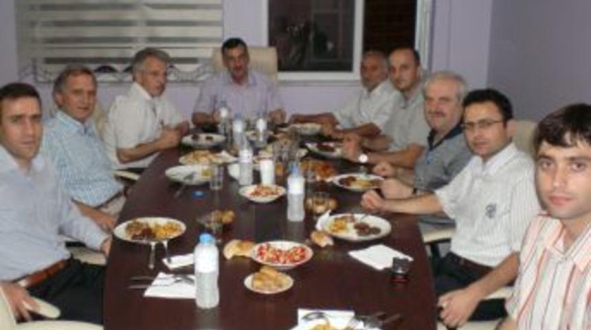 ARSİAD'ın iftar yemeği, dernek &uuml;yeleriyle il&ccedil;e y&ouml;netimini buluşturdu
