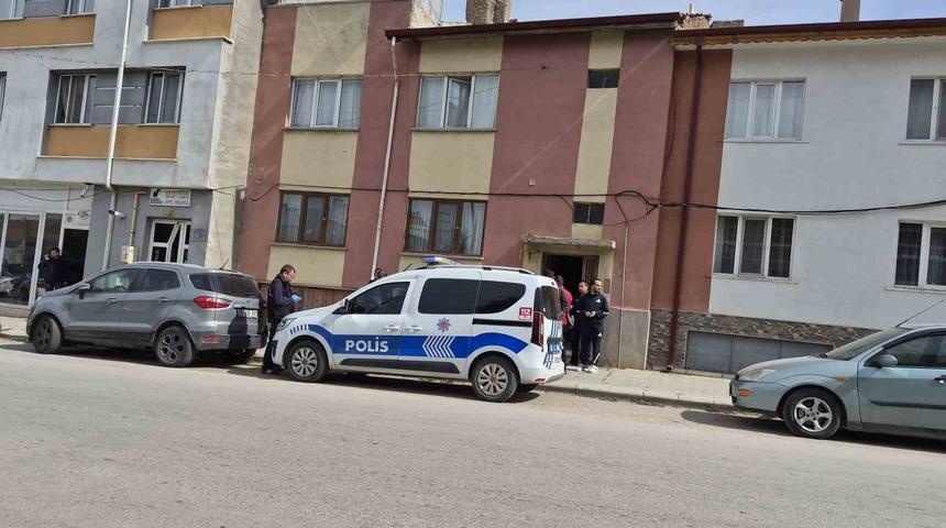 Eskişehir&rsquo;de 52 yaşındaki adam merdivenin altında &ouml;l&uuml; bulundu