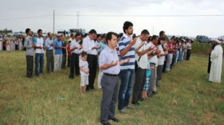 Kuraklık ve a&ccedil;lığın vurduğu Somali i&ccedil;in yağmur duasına &ccedil;ıktılar