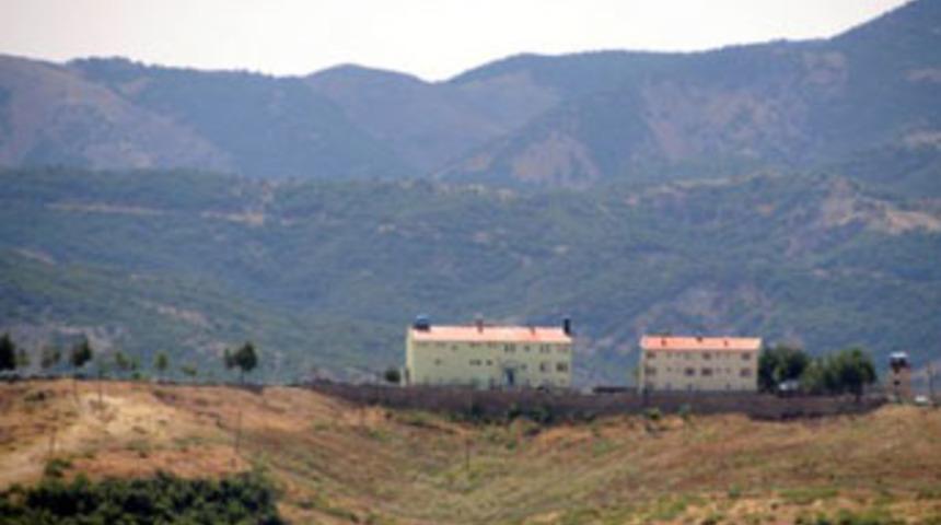 Teröristler karakola sızmaya çalıştı