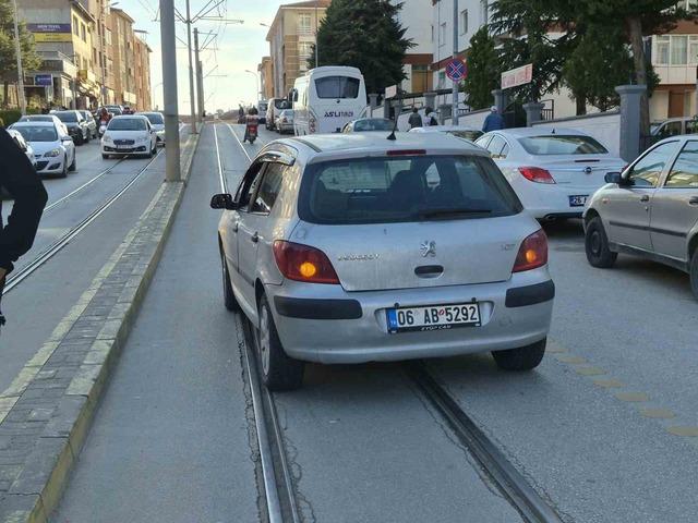 Eskişehir’de otomobilin çarptığı yaşlı kadın yaralandı 2