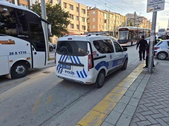 Eskişehir’de otomobilin çarptığı yaşlı kadın yaralandı 1