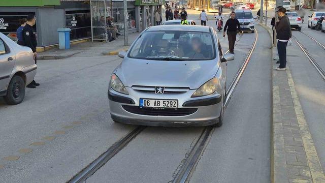 Eskişehir’de otomobilin çarptığı yaşlı kadın yaralandı