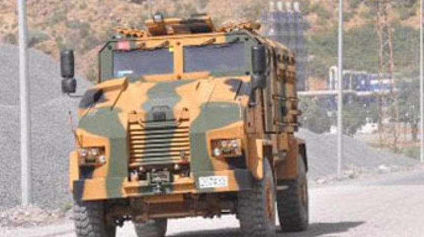 Sınıra askeri sevkiyat devam ediyor