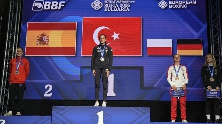 Bakan Bak&rsquo;tan milli boks&ouml;rlere tebrik mesajı