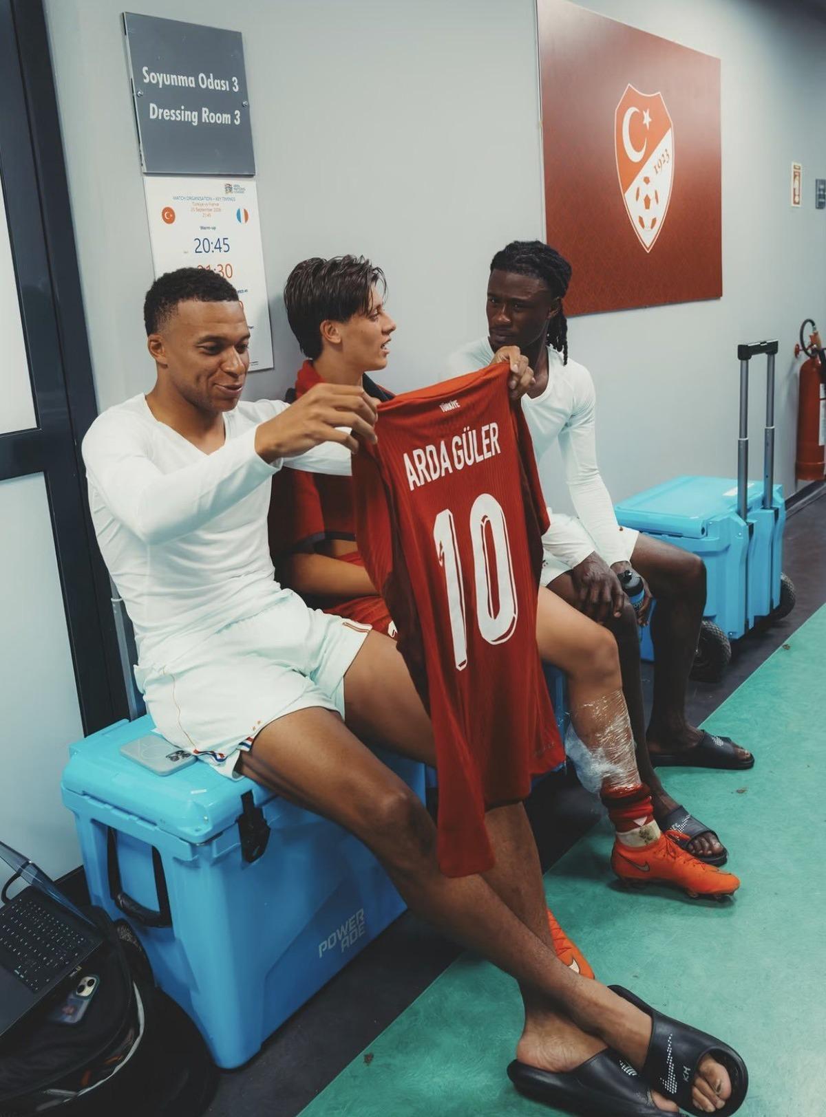 Mbappe ve Fransa Milli Takımı ndan Arda G&uuml;ler paylaşımı 1