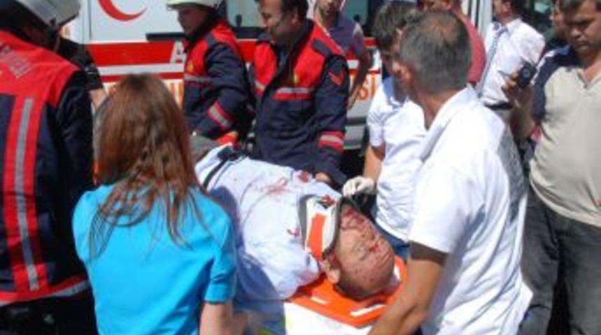 Otomobiller kafa kafaya &ccedil;arpıştı: 2 si ağır 3 yaralı