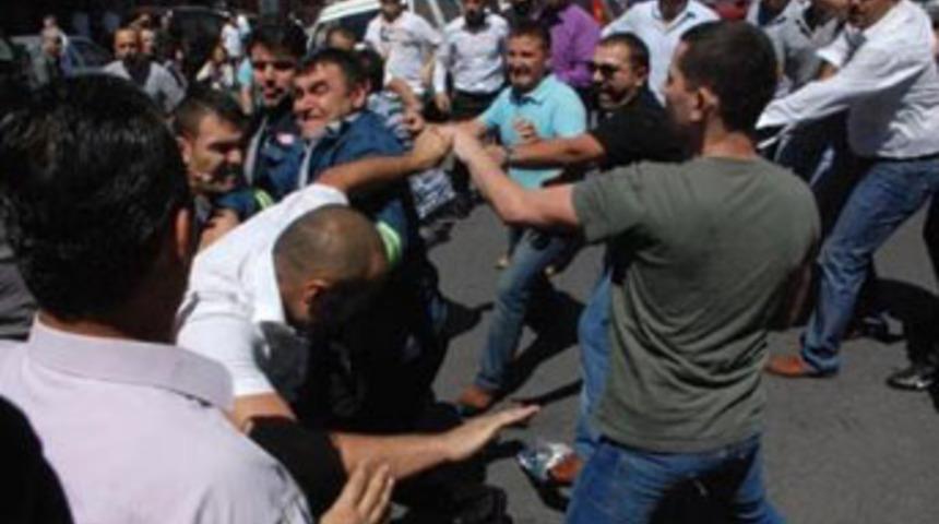 Başkana yumruk meydan savaşı