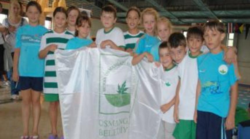 Osmangazi Belediyespor y&uuml;z&uuml;c&uuml;leri, "26 melek" i&ccedil;in y&uuml;zd&uuml;