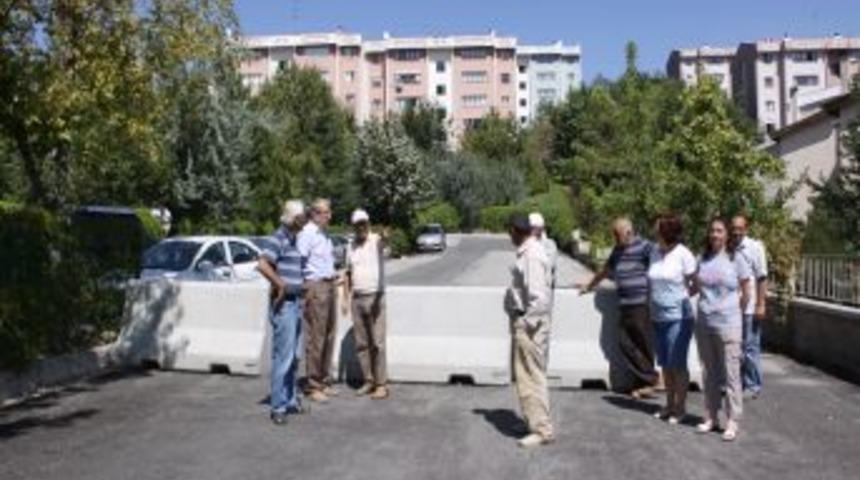 'Emekli subaylar mahallenin yolunu kapattı' iddiası