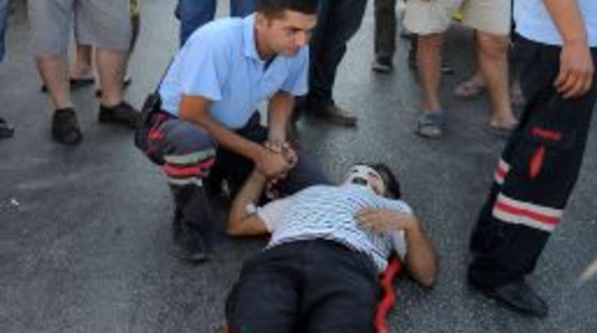 Kontrolden &ccedil;ıkan otomobil iki araca &ccedil;arptı: 1 &ouml;l&uuml;, 5 yaralı