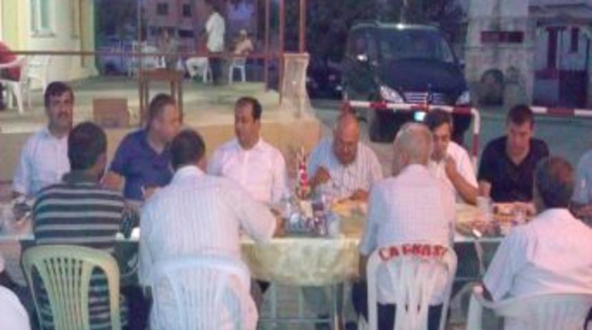 İftar yemeğinde k&ouml;yl&uuml;lerin sorunlarını dinledi