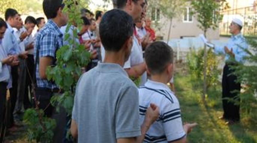 Somali i&ccedil;in 7 g&uuml;nd&uuml;r yağmur duasına &ccedil;ıkıyorlar