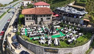 Sarallar ve Şahinler barış masasında!