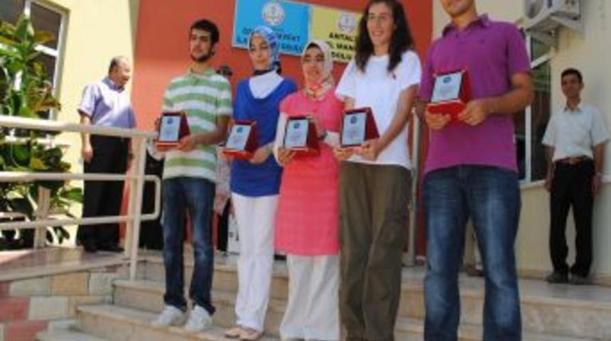 LYS'de Manavgat birincileri tıp ve hukuk fak&uuml;ltelerini tercih etti