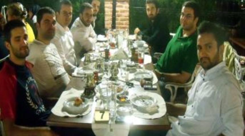 Siyasi partilerin gen&ccedil;lik kolları başkanları iftarda buluştu